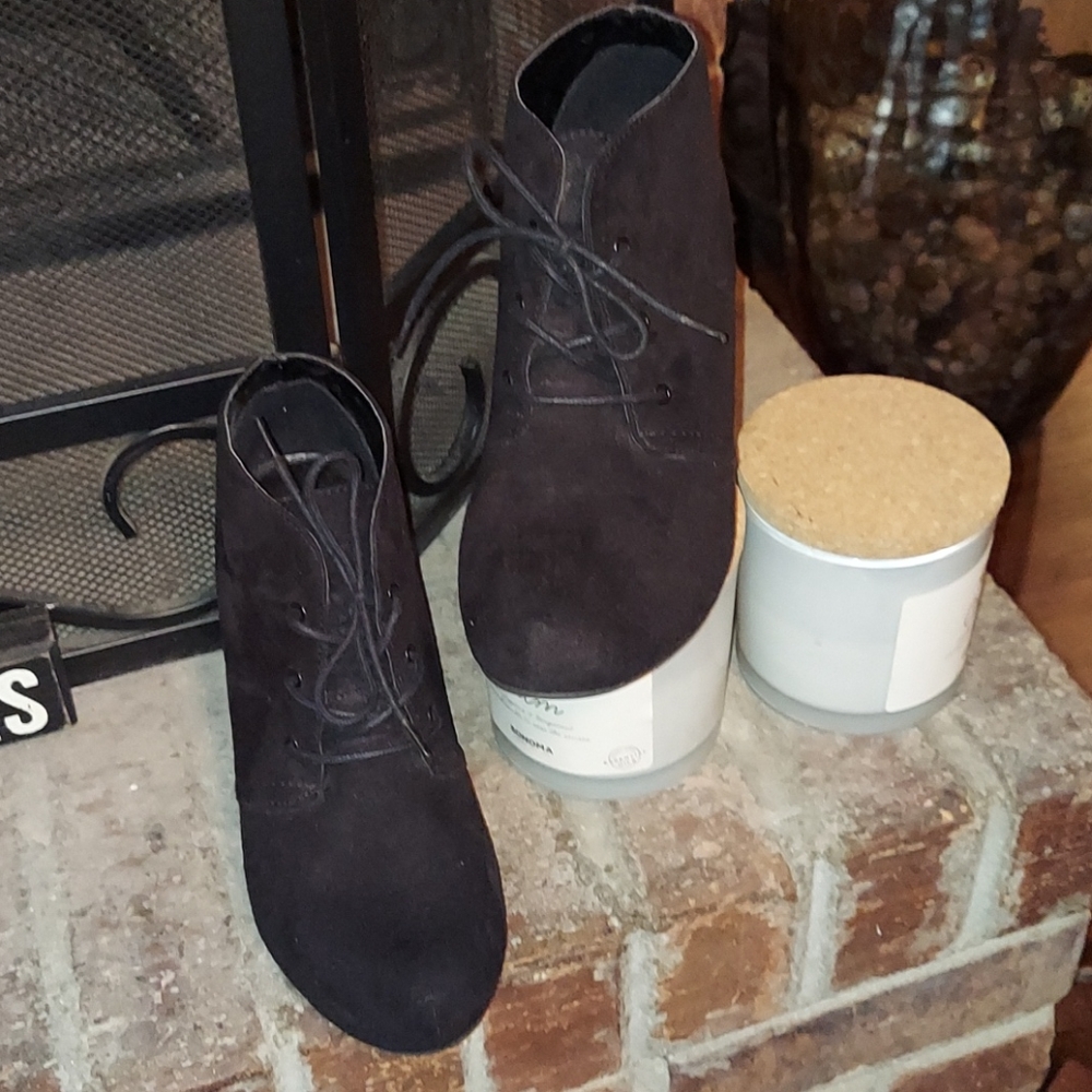 Shoes - Picture 3 of 10
